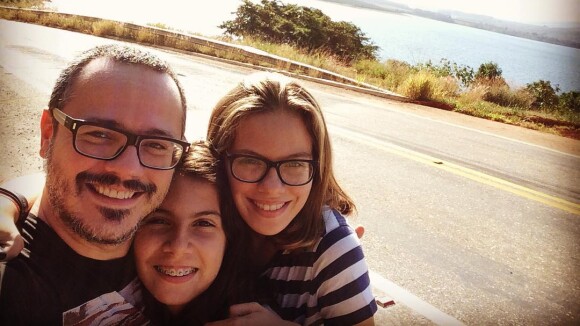 Danton Mello prefere que filhas continuem morando fora do Brasil: 'Lugar melhor'
