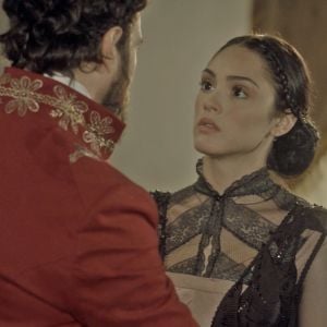 Anna (Isabelle Drummond) enfrenta Thomas (Gabriel Braga Nunes) ao descobrir que ele omitiu que conhecia sir Millmann, seu pai, na novela 'Novo Mundo', a partir de 5 de junho de 2017