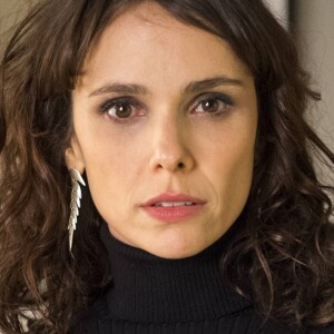 Na novela 'A Força do Querer', Irene (Débora Falabella) vai envenenar de Joyce (Maria Fernanda Cândido) para evitar viagem dela com Eugênio (Dan Stulbach)
