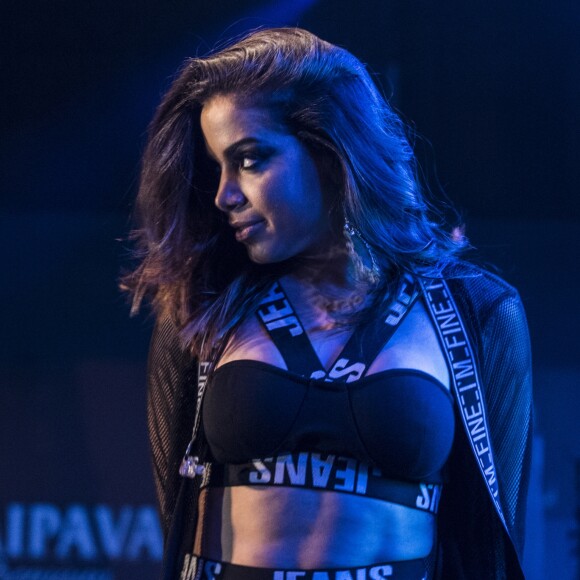 Anitta foi uma das convidadas do talk show mexicano 'Tu Night'