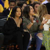 Rihanna ganha encarada de jogador de basquete após xingá-lo durante jogo da NBA