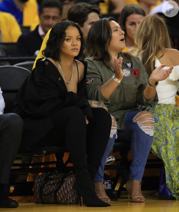 Rihanna ganhou encarada de Kevin Durant após xingá-lo durante jogo de basquete da NBA nesta quinta-feira, 1 de junho de 2017