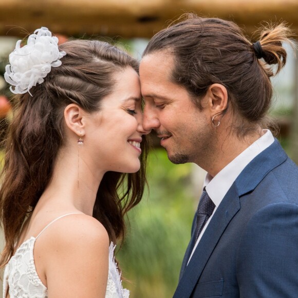 Júlia (Nathalia Dill), grávida, terá um filho com Gui (Vladimir Brichta) na novela 'Rock Story'