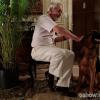 Na novela 'Em Família', da Globo, o ator está tendo a missão de falar ao público sobre o Mal de Parkinson, mesma doença que sofre na vida real