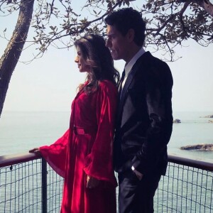 Paula Fernandes assumiu relacionamento com o cantor lírico Thiago Arancam