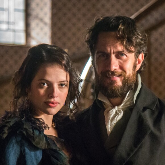 Domitila (Agatha Moreira) e Thomas (Gabriel Braga Nunes) ficam alerta quando ficam sabendo das acusações feitas por Joaquim (Chay Suede), na novela 'Novo Mundo'