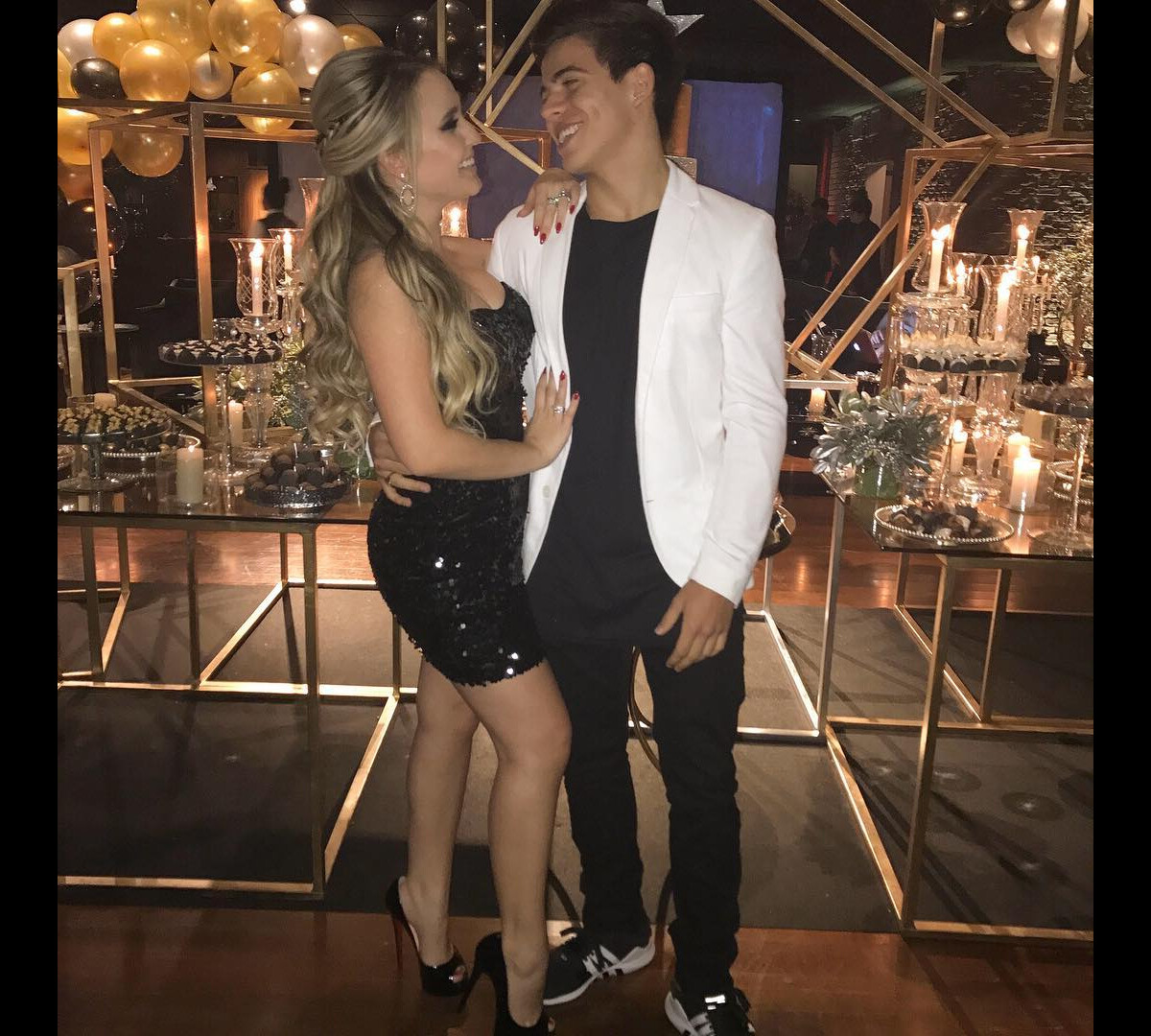 Foto: Larissa Manoela e Thomaz Costa não falam abertamente sobre o namoro,  mas sempre são vistos juntos - Purepeople