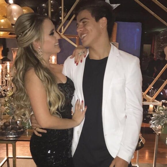 Larissa Manoela e Thomaz Costa não falam abertamente sobre o namoro, mas sempre são vistos juntos