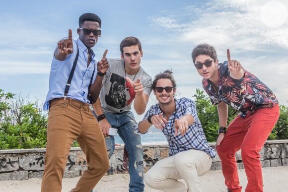 Zac (Nicolas Prattes), JF (Maicon Rodrigues), Tom (João Vitor Silva) e Nicolau (Danilo Mesquita) são a primeira formação da banda 4.4, na novela 'Rock Story'
