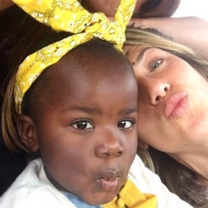 Giovanna Ewbank se declarou à filha em seu primeiro Dia das Mães