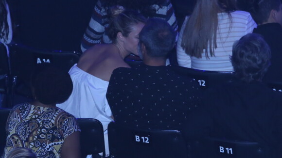 Paolla Oliveira troca beijos com o namorado, Papinha, em evento de UFC. Fotos!