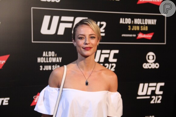Paolla Oliveira evita posar com o namorado, Papinha, em evento de UFC no Rio
