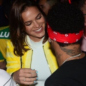 'Te esperando ansiosamente. Vem logo!', disse Neymar para Bruna Marquezine no Instagram