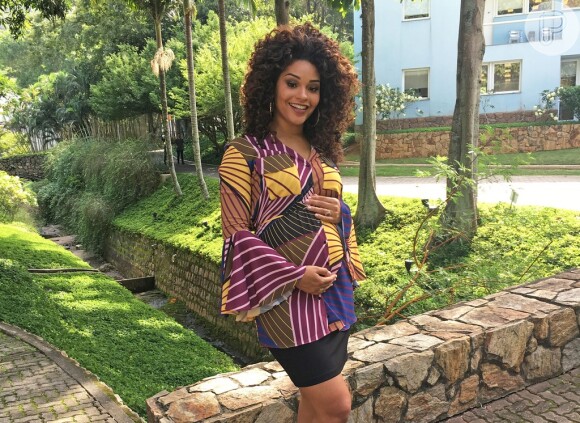 Juliana Alves está grávida de cinco meses de sua primeira filha, Iolanda