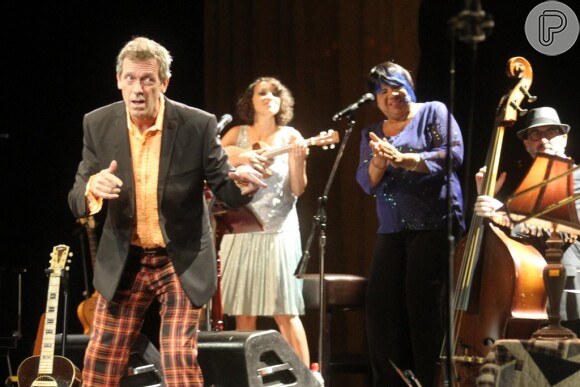 Hugh Laurie, astro de 'House', faz show no Rio de Janeiro com banda que reúne atores