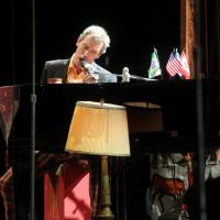 Hugh Laurie, de 'House', toca piano em primeiro show no Rio de Janeiro