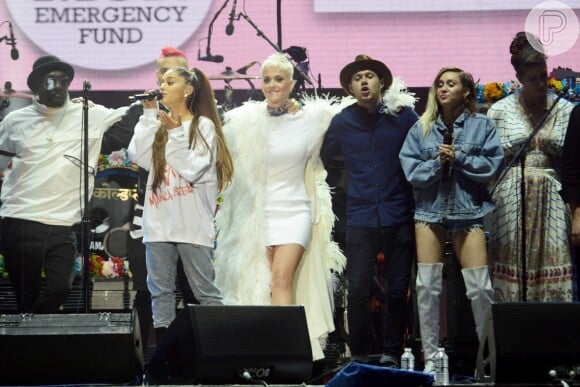 Ariana Grande, Miley Cyrus, Katy Perry e outros artistas se apresentaram em Manchester