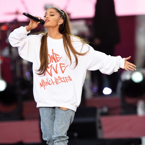 Ariana Grande foi elogiada por Selena Gomez em entrevista nesta segunda (05)