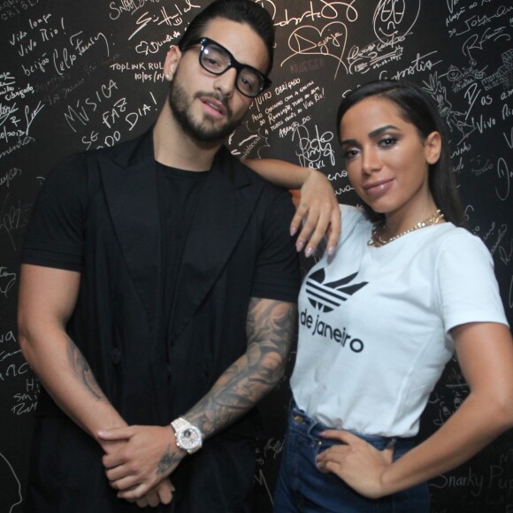 'Pessoas falsas, vida falsa, sentimentos falsos, tudo falso', avaliou Anitta