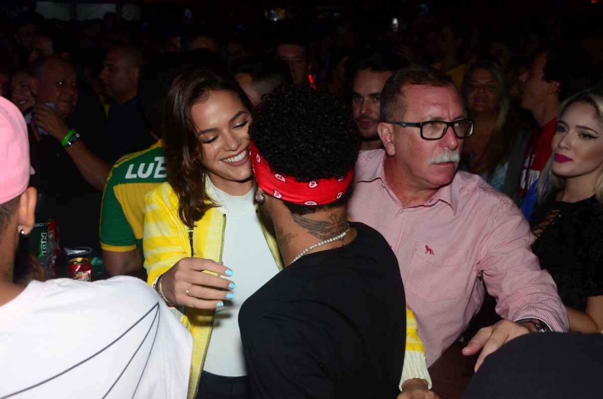 Foto: O jornal 'El Mundo' perguntou se Neymar e Chloë estavam passando uma  semana romântica em Paris - Purepeople