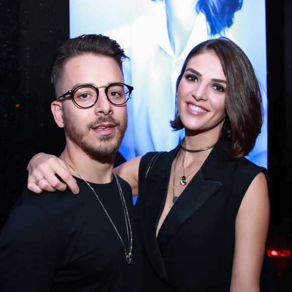 Monica Benini, grávida de Junior Lima, deixou a barriga de fora em foto publicada no Instagram nesta terça-feira, 6 de junho de 2017