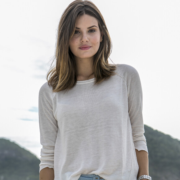 Camila Queiroz teve aulas como uma fonouadióloga para perder o sotaque