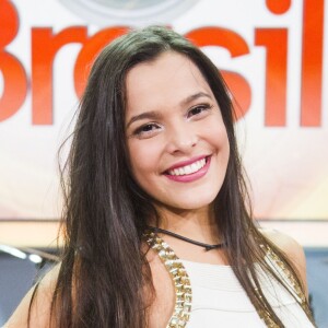 Emilly, campeã do 'BBB17', foi filmada pela irmã Mayla ao cantar e dançar no banheiro