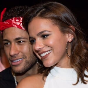 Bruna Marquezine e o namorado, Neymar, estão juntos em Los Angeles