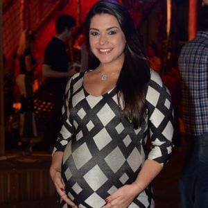 Thais Fersoza chamou atenção com o barrigão de oito meses na festa de aniversário de três anos de Alice, filha do sertanejo Fernando Zor, na última quinta-feira, 8 de junho de 2017