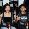 Bruna Marquezine foi alvo de brincadeira do namorado, Neymar, ao se aventurar em uma das montanhas-russas do Six Flags Magic Mountain: 'Ficou com medo'