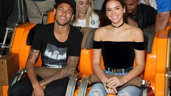 Imprensa internacional define Bruna Marquezine como 'namorada gostosa de Neymar'