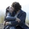Anna (Isabelle Drummond) e Joaquim (Chay Suede) se entregam à paixão e Thomas (Gabriel Braga Nunes) vai flagrá-los aos beijos, na novela 'Novo Mundo'