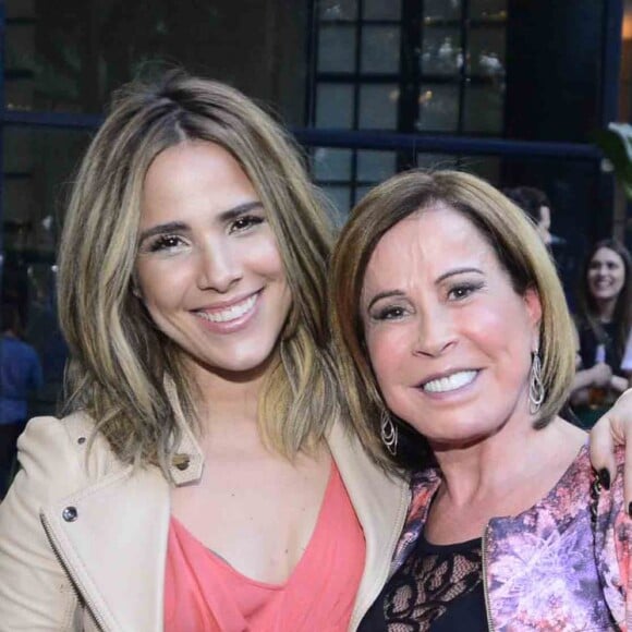 Wanessa postou uma foto com a família no aniversário da mãe, Zilu: 'Que delicia comemorar sua vida'