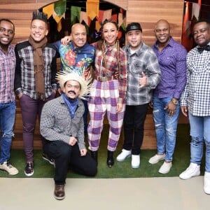 Sabrina Sato recebeu o grupo Molejo durante a festa de três anos do 'Programa da Sabrina'. Os músicos colocaram os convidados para dançar ao som dos seus grandes sucessos