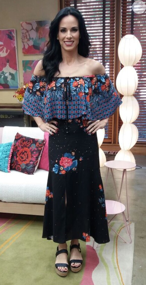 Ana Furtado estreou o visual moreno na televisão durante a exibição do programa "É de Casa", que foi ao ar no último sábado, 01 de abril de 2017