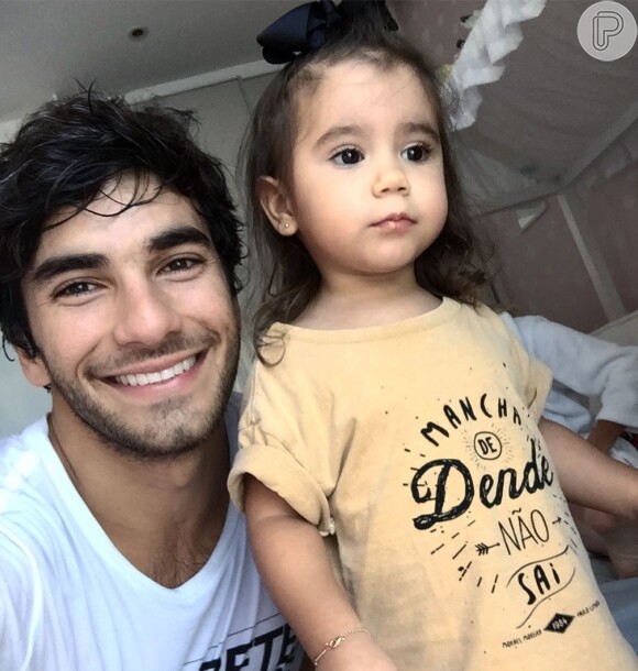Hugo Moura sempre posta fotos ao lado da filha, Maria Flor
