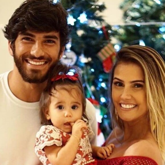 Deborah Secco e Hugo Moura são pais de Maria Flor, de um ano e meio