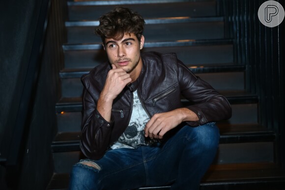 Rafael Vitti, suposto novo namorado de Tatá Werneck, mudou o visual após interpretar o ídolo pop Léo Régis na novela 'Rock Story'