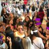 Emilly e Mayla gravaram o momento dos autógrafos, mas esconderam que as fãs estavam no shopping para tietar Larissa Manoela