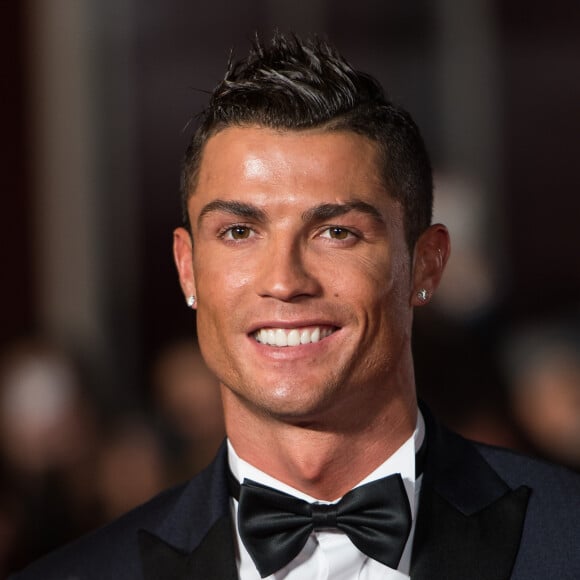 Cristiano Ronaldo é pai de gêmeos através de barriga de aluguel de americana