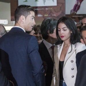 Cristiano Ronaldo namora a modelo espanhola Georgina Rodríguez, grávida do primeiro filho