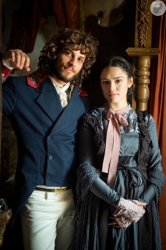 Anna (Isabelle Drummond) reatou com Joaquim (Chay Suede) e decide fugir da casa de Thomas (Gabriel Braga Nunes), na novela 'Novo Mundo'