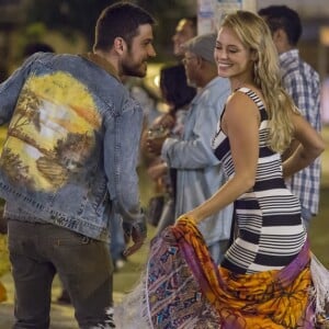 Paolla Oliveira e Marco Pigossi exaltaram o casal Jeiza e Zeca na novela 'A Força do Querer'