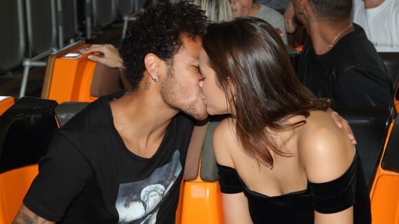Bruna Marquezine posta vídeo de beijo em Neymar: 'Te amo muito. Hoje e sempre'