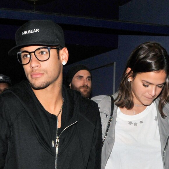 Bruna Marquezine está ao lado do namorado, Neymar, em viagem