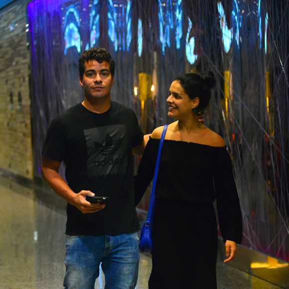 'Crise é claro que irá existir, como em qualquer relacionamento. Porque a gente não é 'família margarina'. Nós somos seres humanos', disse Tiago Martins após rumores de crise com Paloma Bernardi
