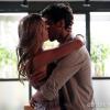 Lili (Juliana Paiva) beija Marlon (Rodrigo Simas) e ele recobra a consciência, em 'Além do Horizonte', em 31 de março de 2014