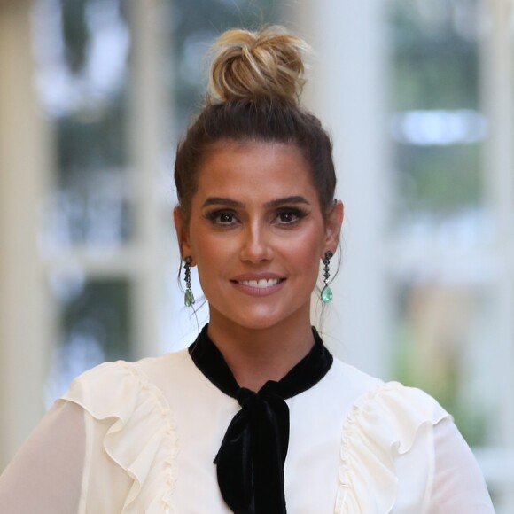 A atriz Deborah Secco negou ser paranóica com a aparência