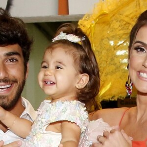 Deborah Secco é casada com Hugo Moura, com quem tem Maria Flor, de 1 ano 