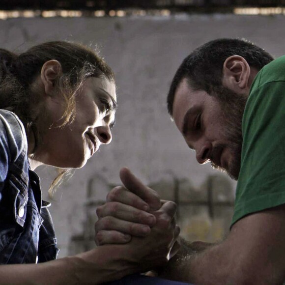 Bibi (Juliana Paes) ajuda Rubinho (Emílio Dantas) a fugir da prisão, na novela 'A Força do Querer'